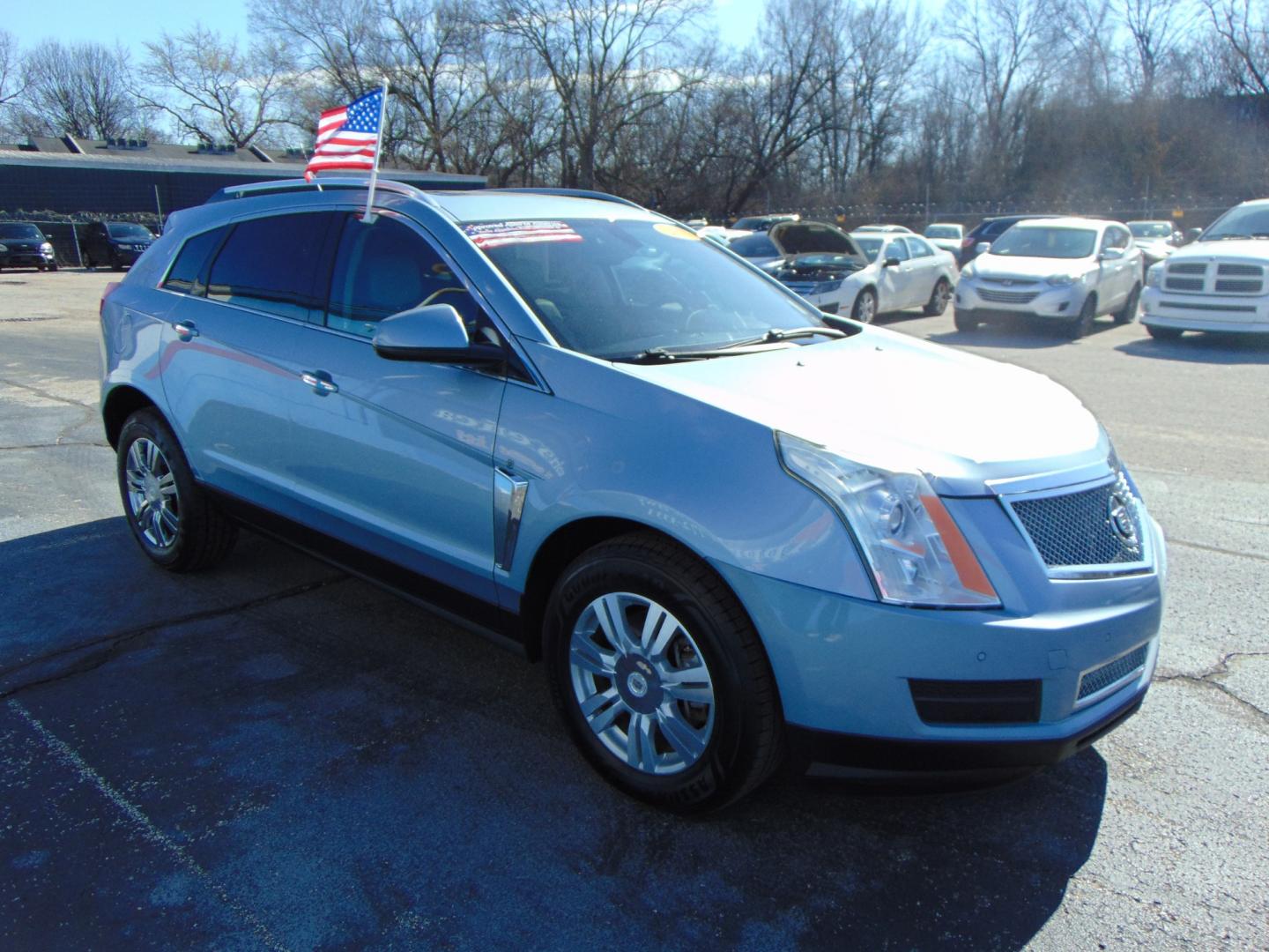 2013 Blue Cadillac SRX (3GYFNCE3XDS) with an V6 Flex Fuel 3.6 Liter engine, Auto, 6-Spd w/TAPshift transmission, located at 2105 Dixie Hwy, Louisville, KY, 40210, (502) 772-3333, 38.220932, -85.795441 - Photo#4